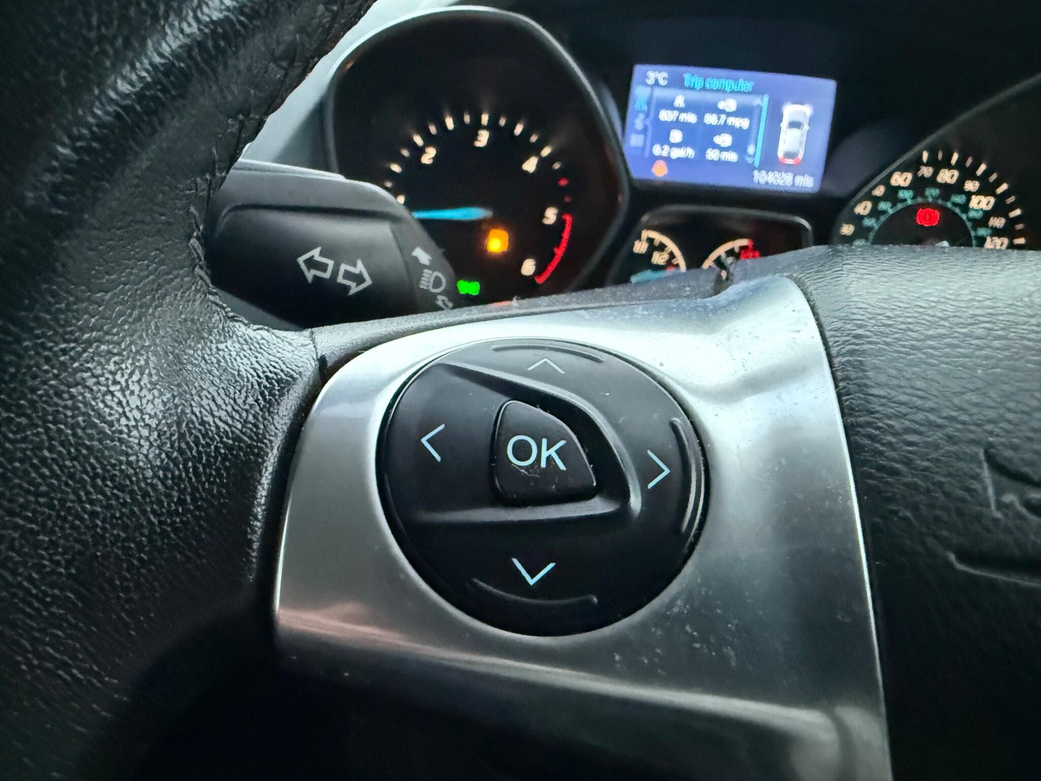 Ford C-Max 1.6 TDCi Titanium Euro 5 5dr — photo 94 of 104